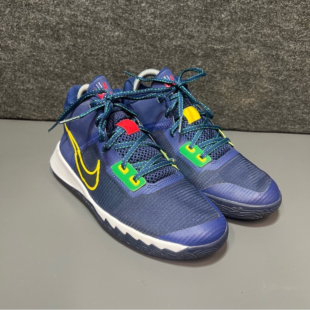 Nike Kyrie Flytrap 4 Youth Size 6